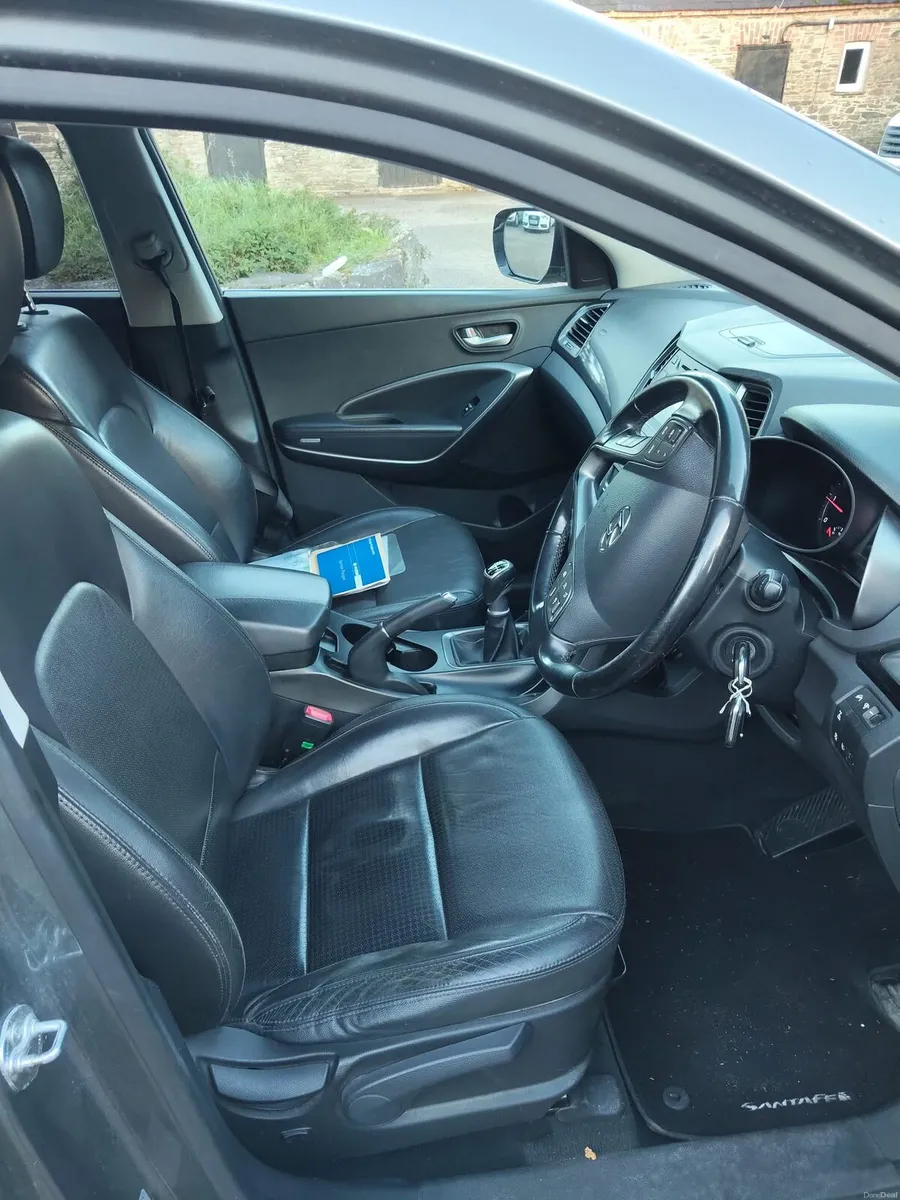 Tested and taxed 4wd 7 seater Hyundai Santa Fe - Image 4