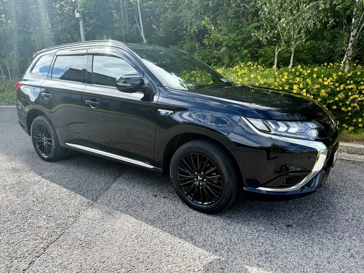 Mitsubishi Outlander PHEV Black edition - Image 1