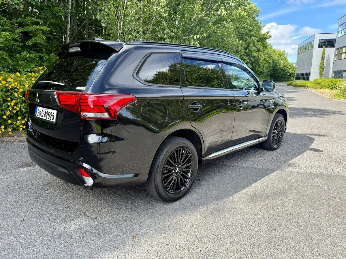 Mitsubishi Outlander PHEV Black edition - Image 4