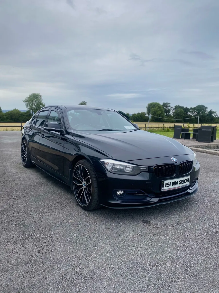 BMW 318d 2015 - Image 1