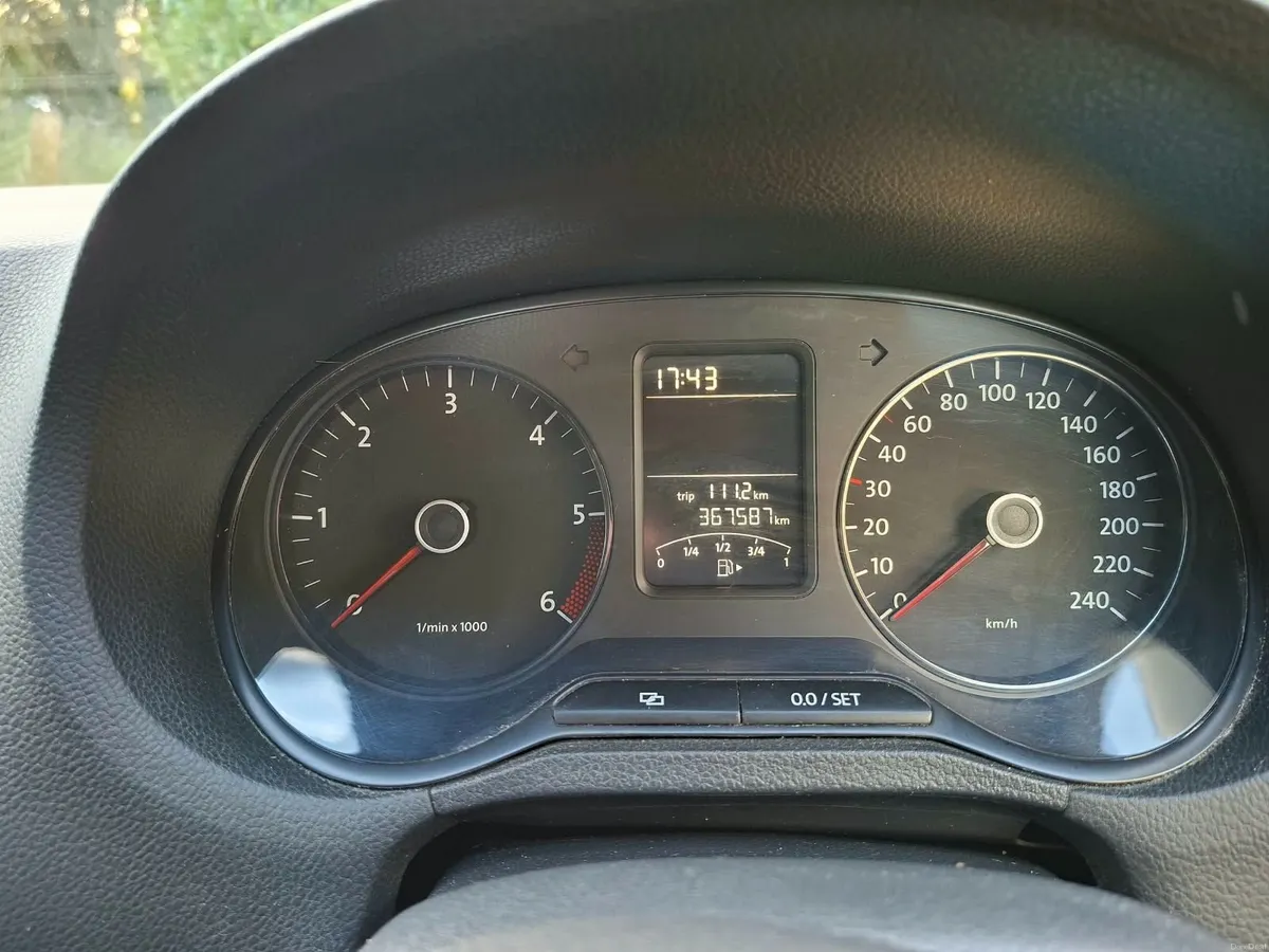 Volkswagen Polo 2010 - Image 2