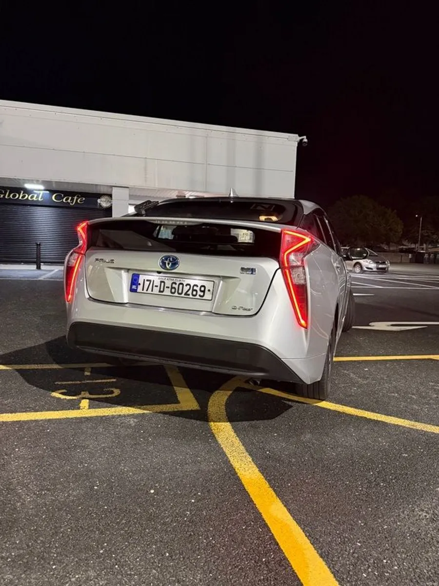 2017 Toyota Prius - Image 3