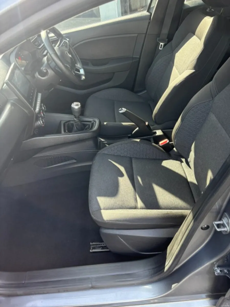 Renault Clio 2023 - Image 2