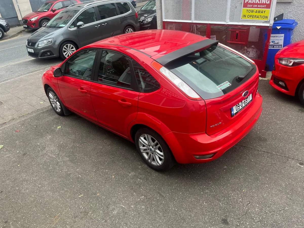 Ford Focus 2009 - Image 2