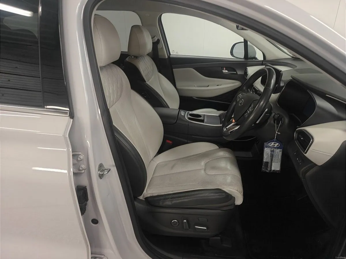 Hyundai Santa Fe 1.6 PHEV 4WD Executive Plus From - Image 6
