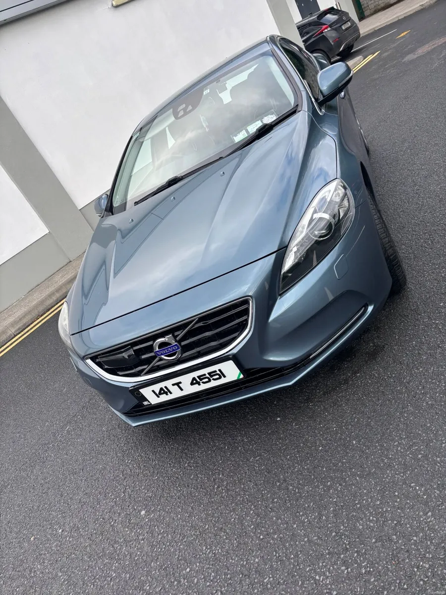 Volvo V40 2014 - Image 1