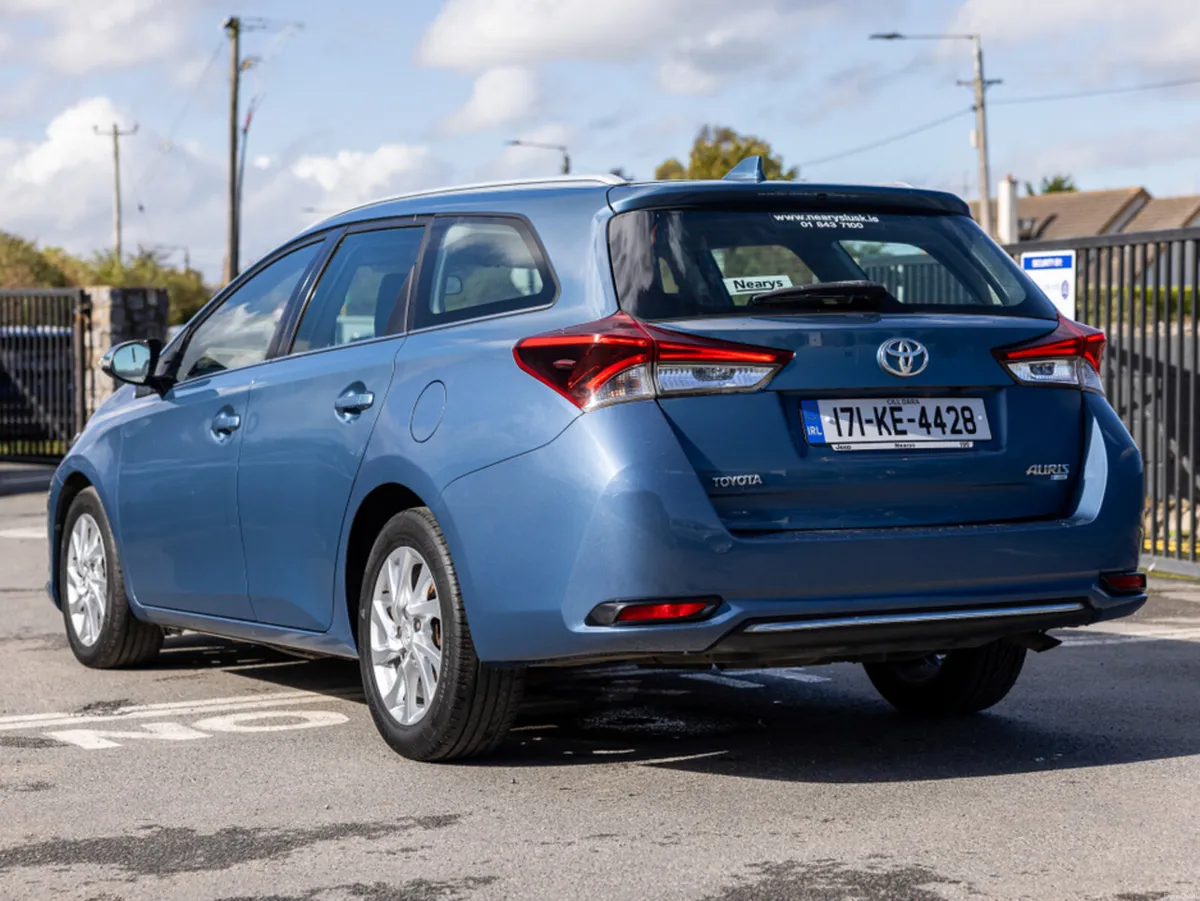 Toyota Auris 1.4 D-4D LUNA TS 4DR - Image 6