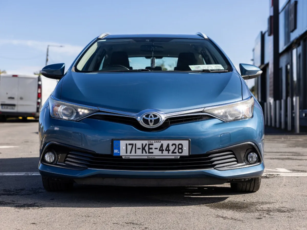Toyota Auris 1.4 D-4D LUNA TS 4DR - Image 2