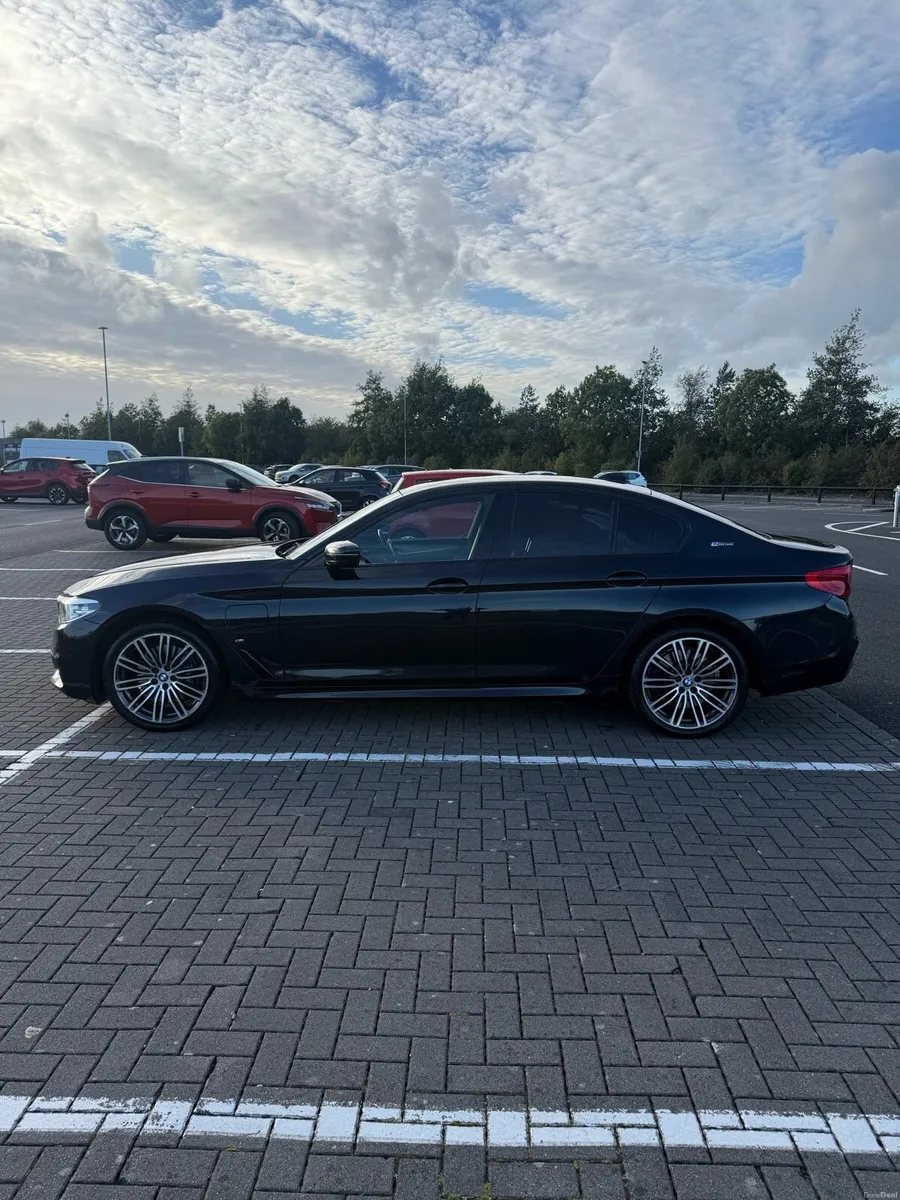 BMW 5 Series - Image 2