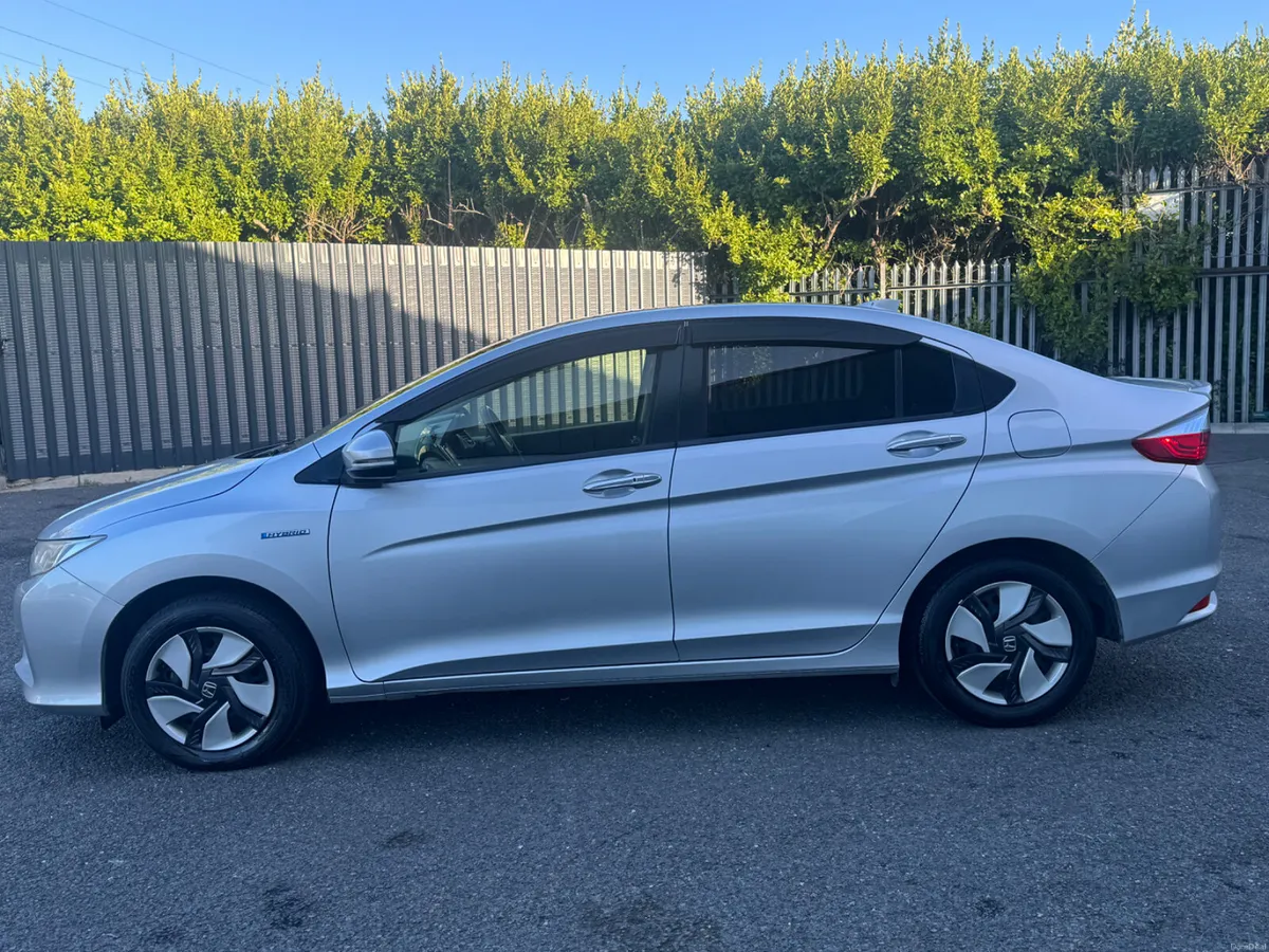 Honda Grace 2015 Automatic Hybrid - Image 4