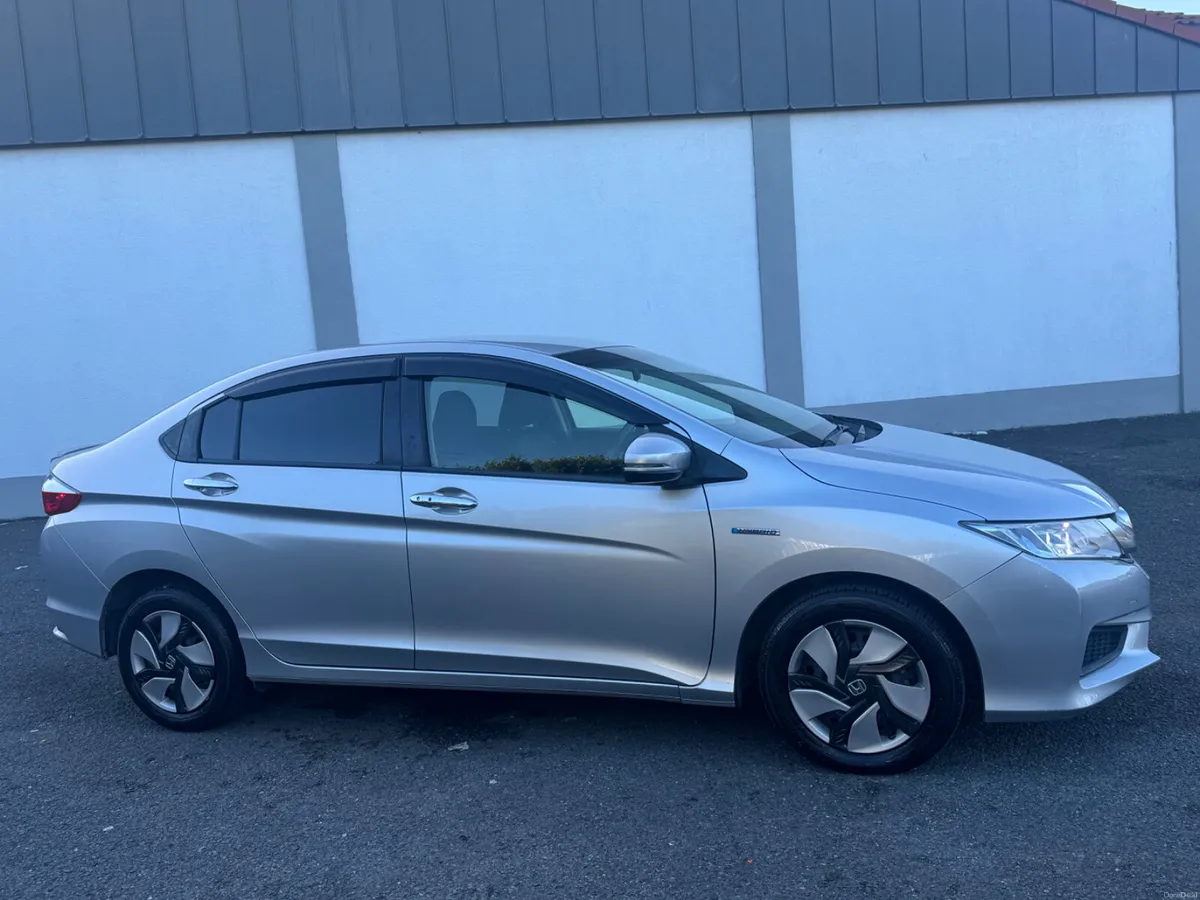 Honda Grace 2015 Automatic Hybrid - Image 5