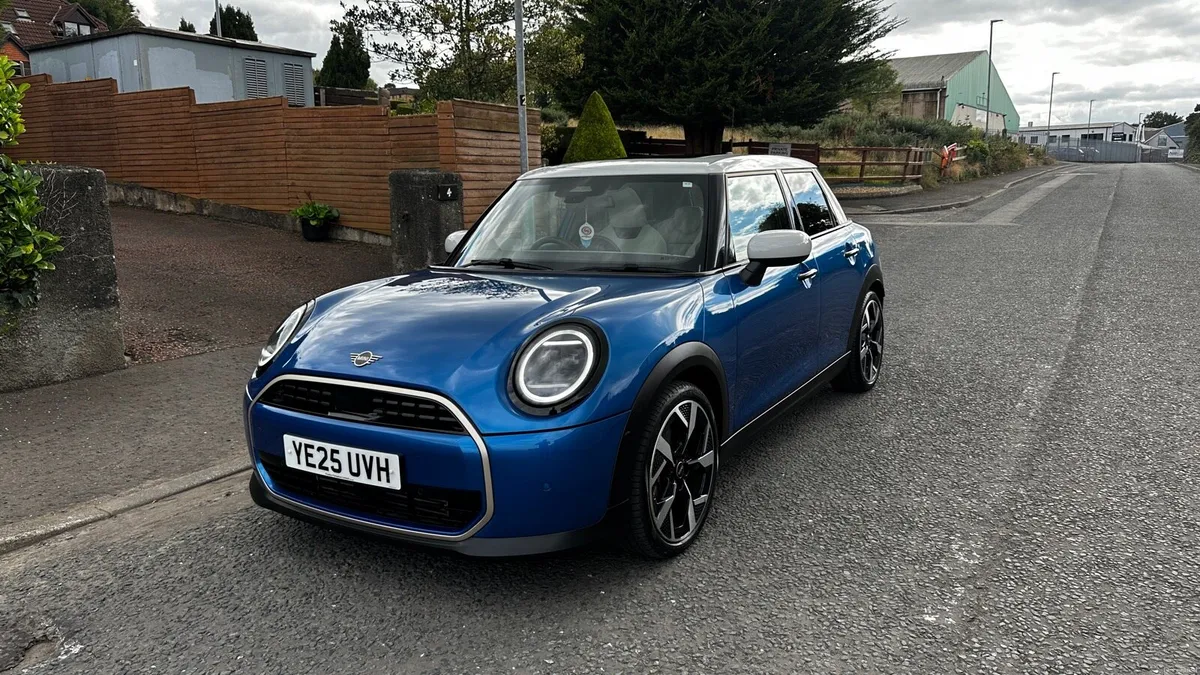 2025 MINI Cooper Exclusive C Auto - Image 3