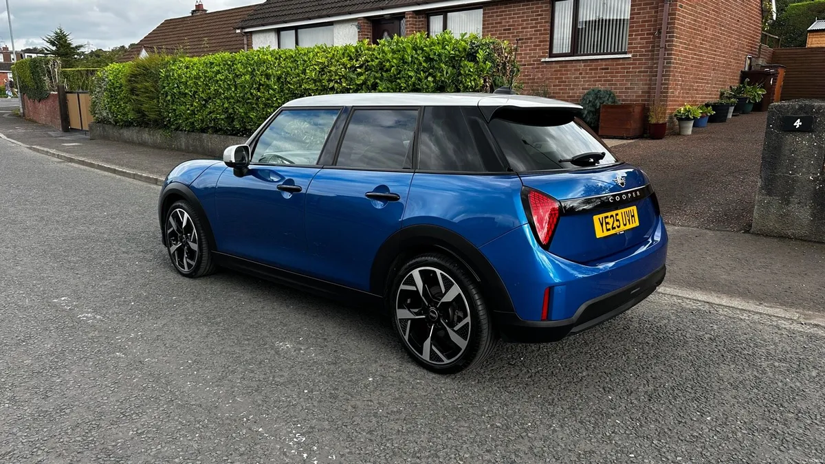2025 MINI Cooper Exclusive C Auto - Image 5