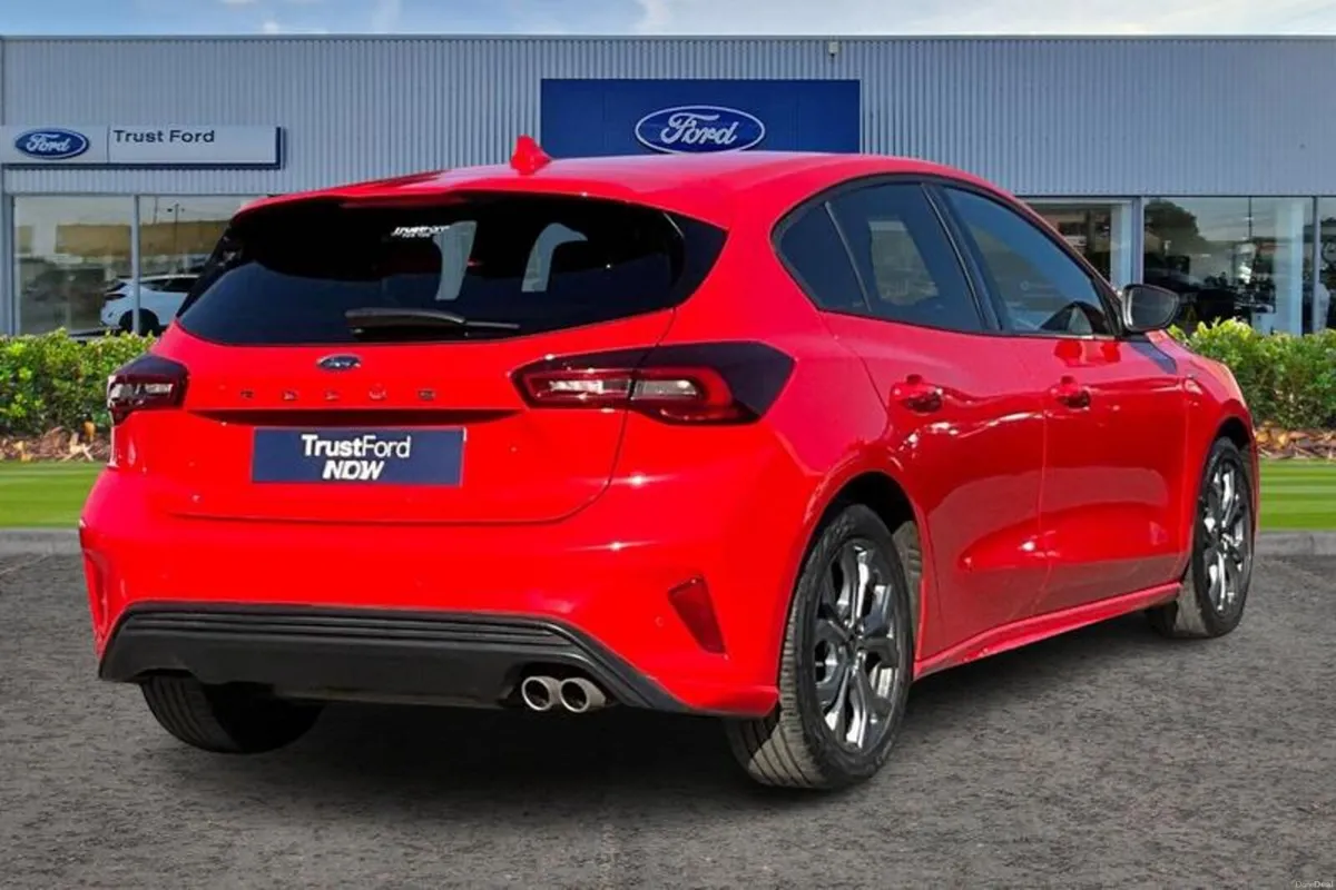 Ford Focus 1.0 EcoBoost ST-Line 5dr - Image 4