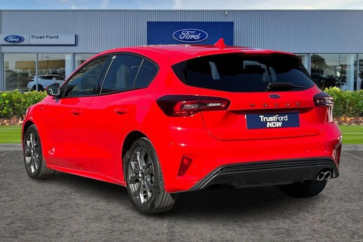 Ford Focus 1.0 EcoBoost ST-Line 5dr - Image 2