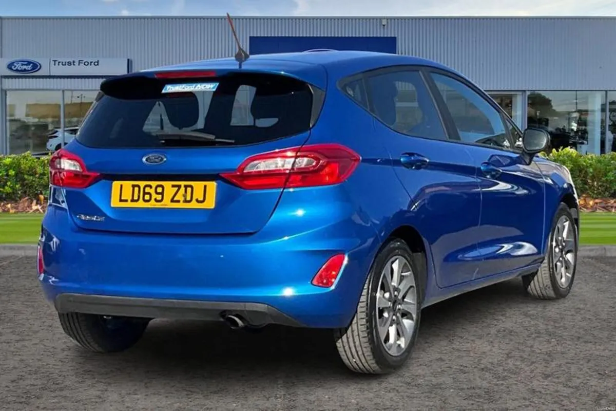 Ford Fiesta 1.1 Trend Navigation 5dr - Image 4