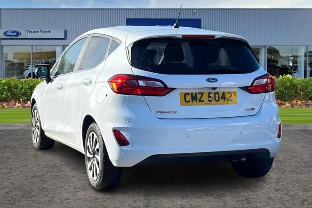 Ford Fiesta 1.0 EcoBoost Hybrid mHEV 125 Titanium - Image 2