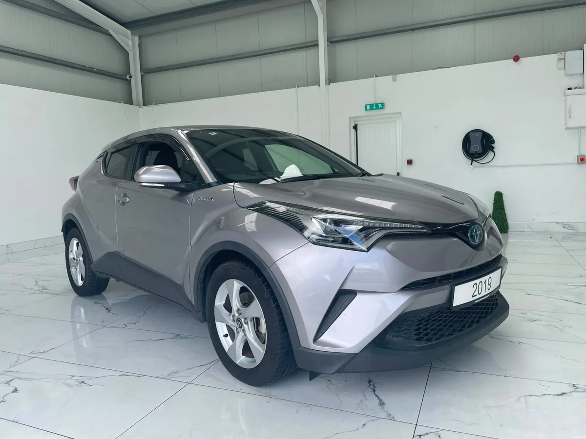 2022 Toyota C-HR 1.8 Auto - Image 1