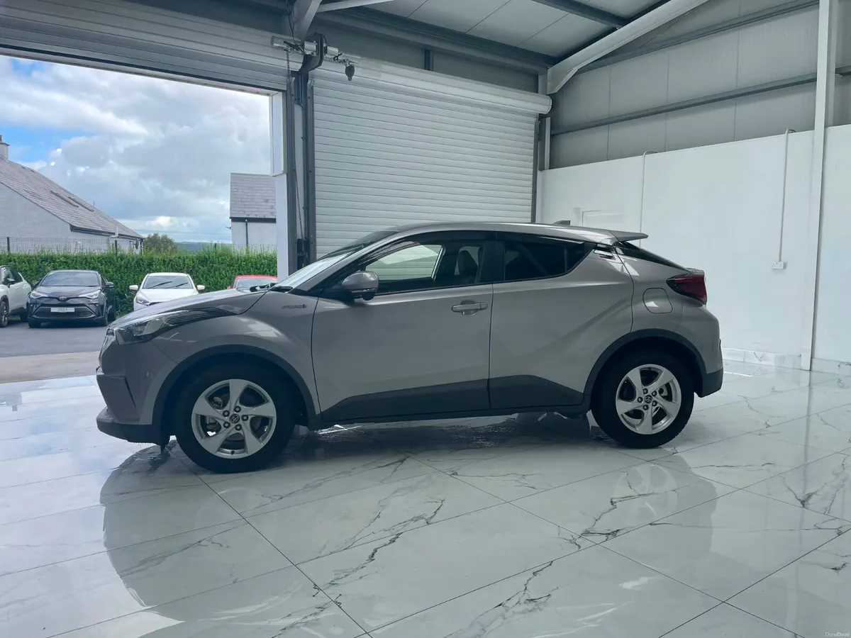 2022 Toyota C-HR 1.8 Auto - Image 6