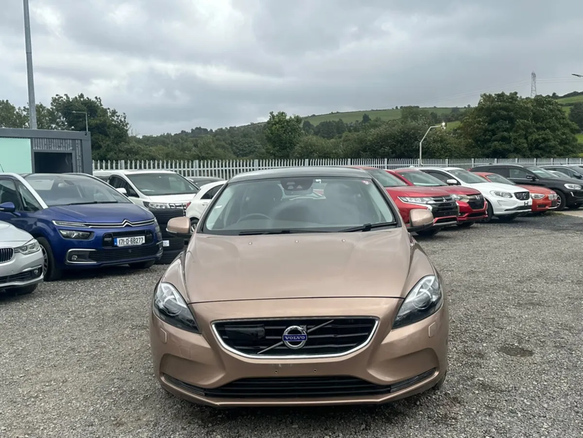 Volvo V40 1.6L DIesel Automatic Fresh Import (6568 - Image 2