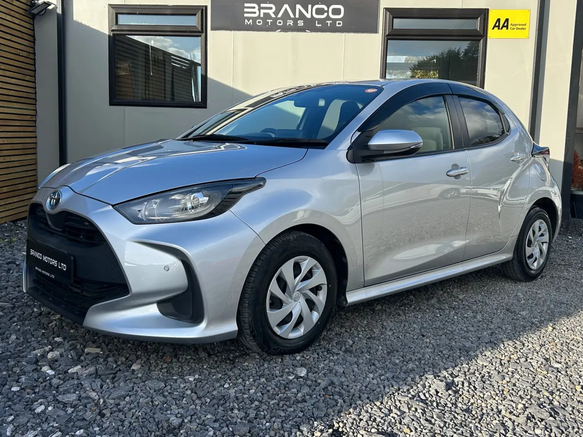 Toyota Yaris 1.5 Hybrid Auto - Image 3