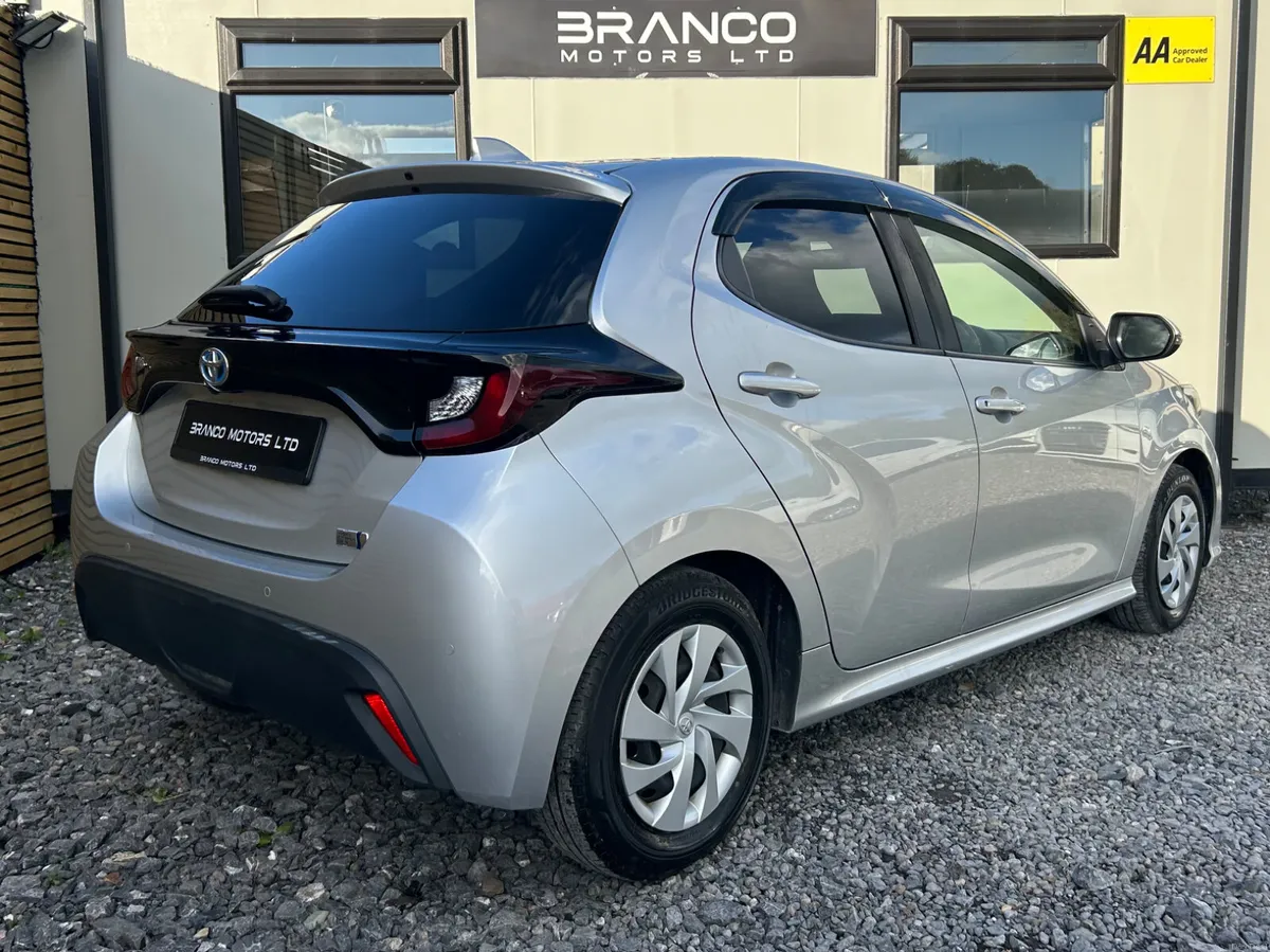 Toyota Yaris 1.5 Hybrid Auto - Image 6