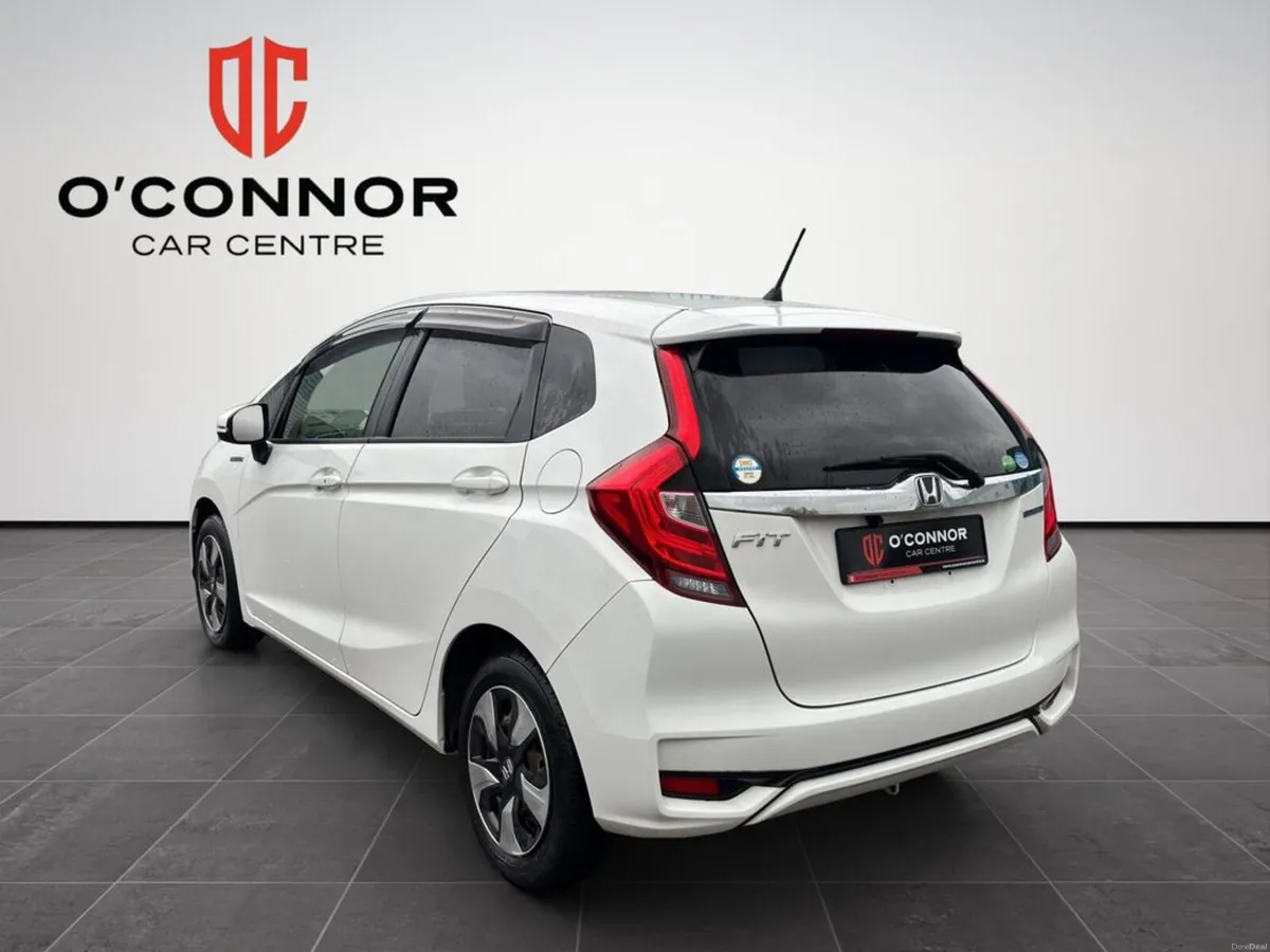 Honda Fit Small enough to park anywhere, clever en - Image 4