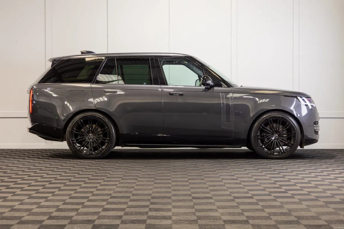 2024 Range Rover P460e HSE *Pan Roof - Image 6