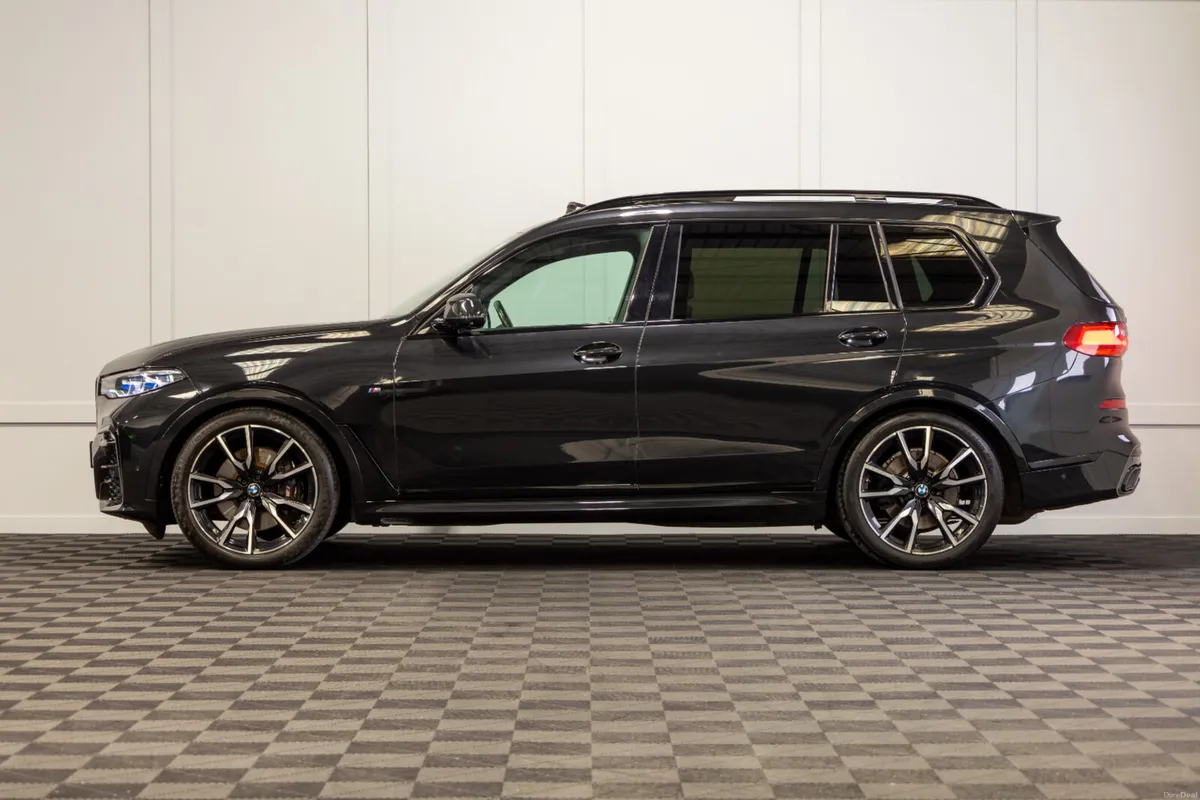 2022 BMW X7 X-Drive 40d M-Sport 2 Seat Commercial - Image 3