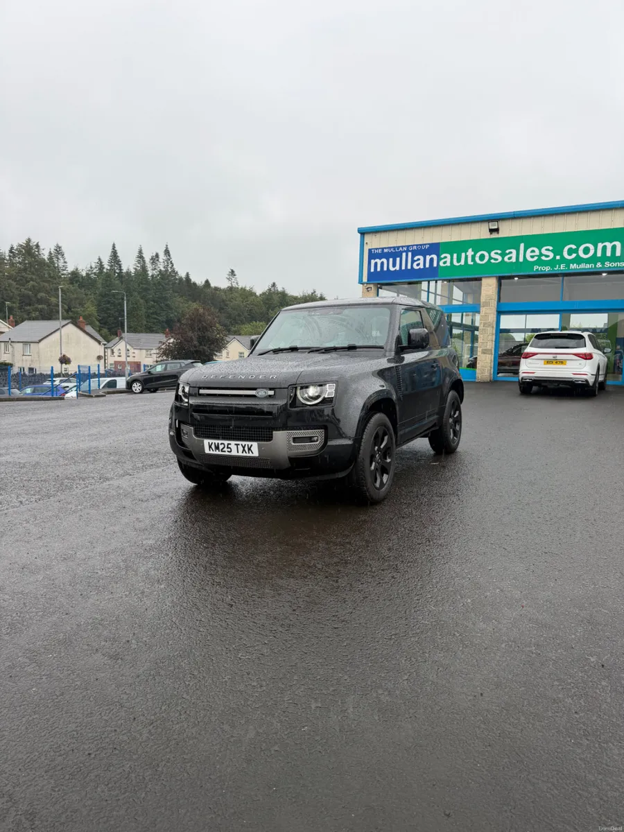 2025 Land Rover Defender 3.0 D250 X-Dynamic HSE - Image 3