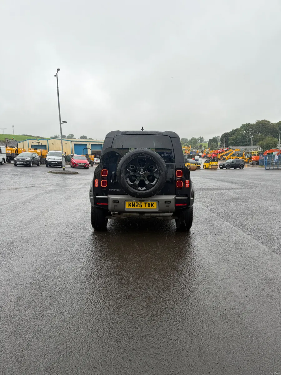 2025 Land Rover Defender 3.0 D250 X-Dynamic HSE - Image 6