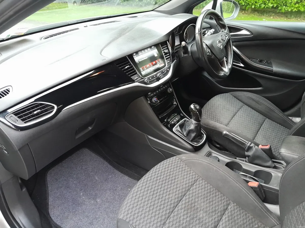 2017 Opel Astra 1,6 tax 01/27 nct 01/27 - Image 4