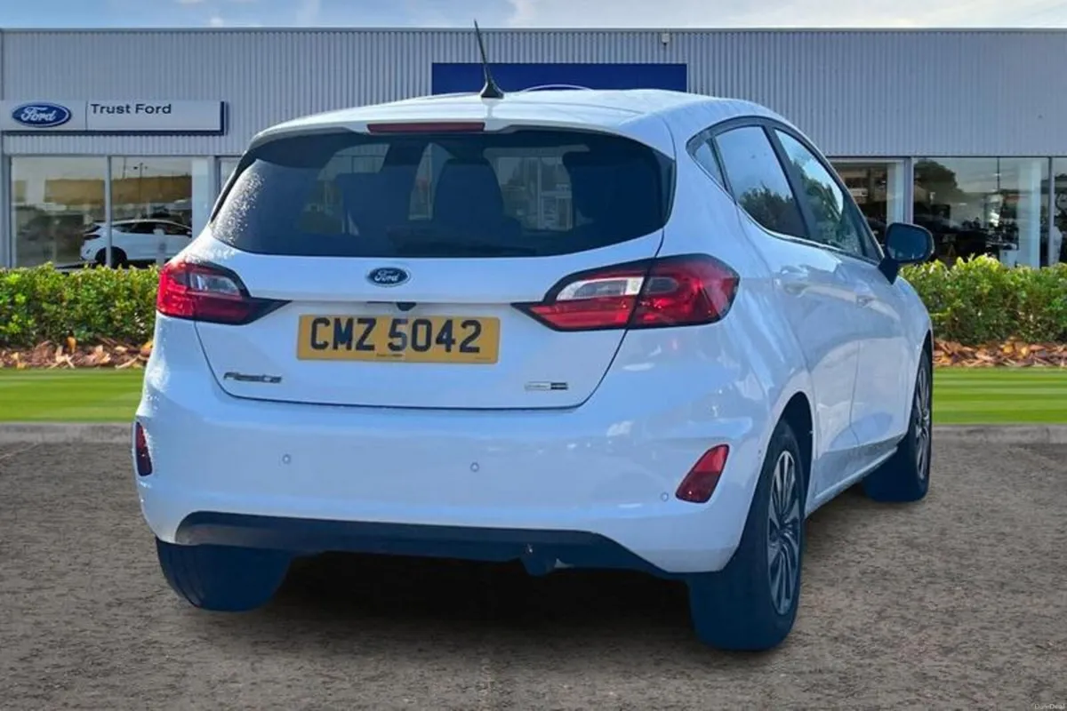 Ford Fiesta 1.0 EcoBoost Hybrid mHEV 125 Titanium - Image 4
