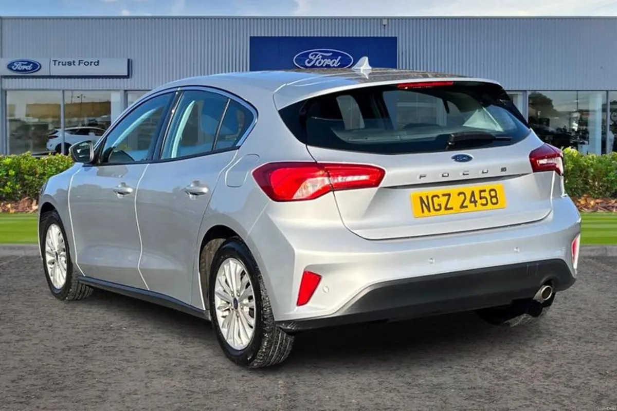Ford Focus 1.0 EcoBoost 125 Titanium 5dr - Image 2