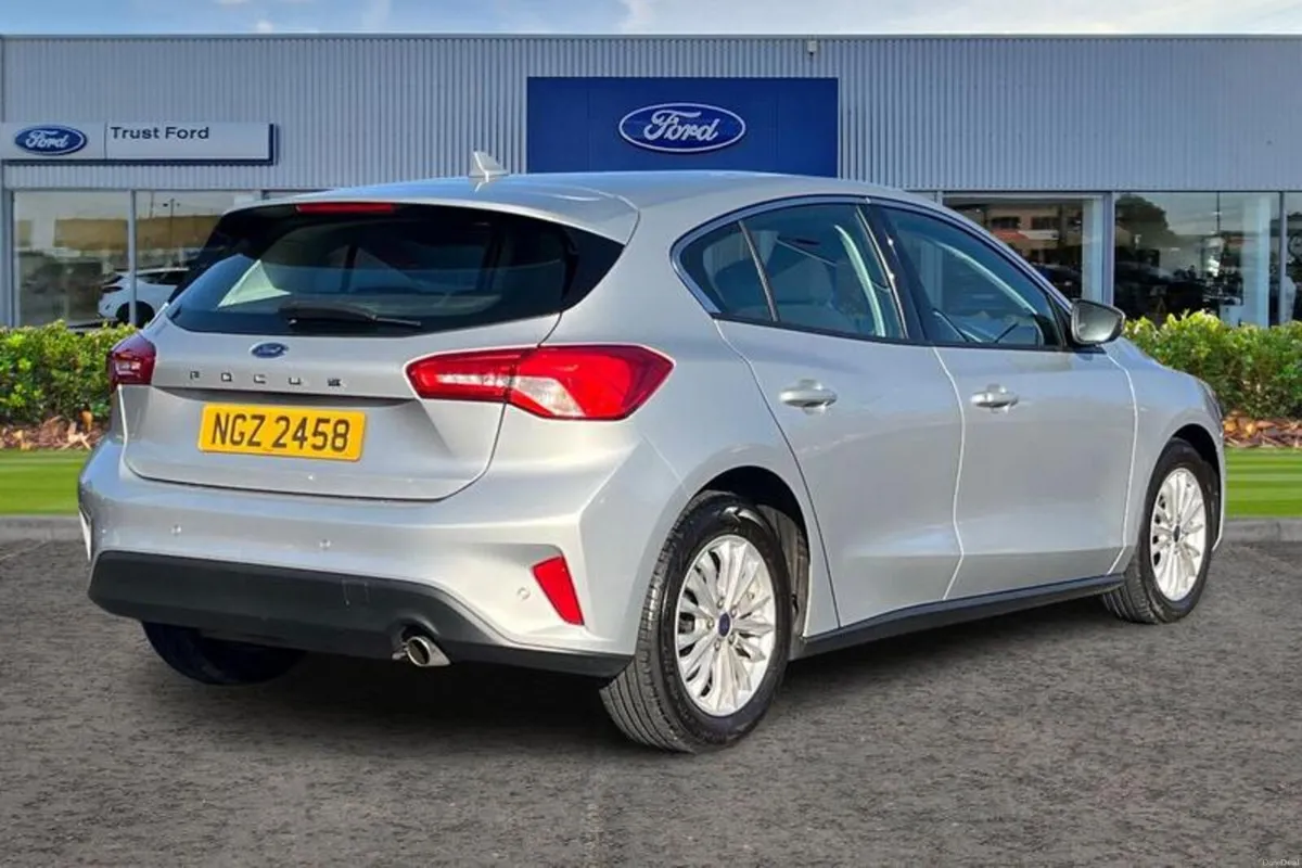 Ford Focus 1.0 EcoBoost 125 Titanium 5dr - Image 4