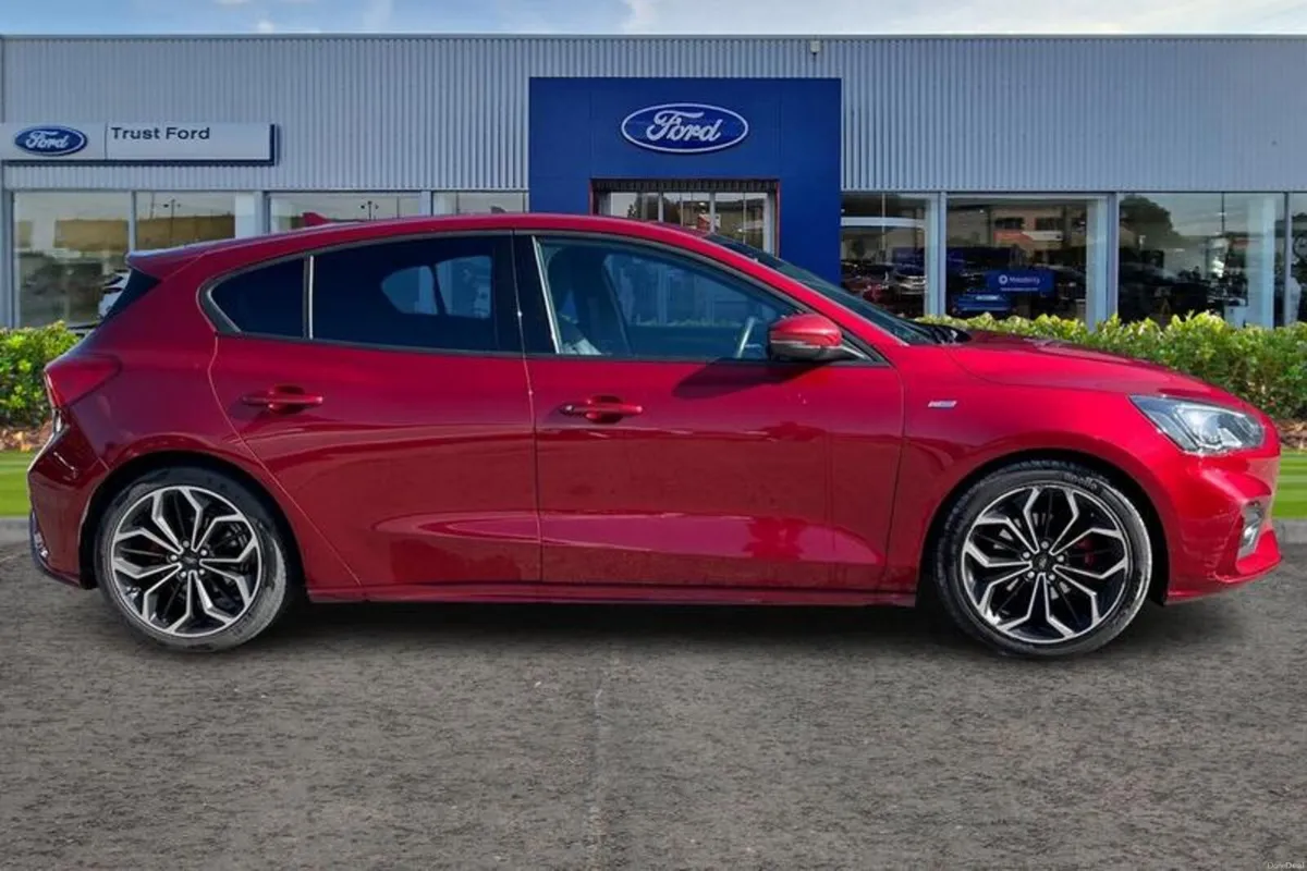 Ford Focus 1.0 EcoBoost 125 ST-Line X 5dr - Image 3