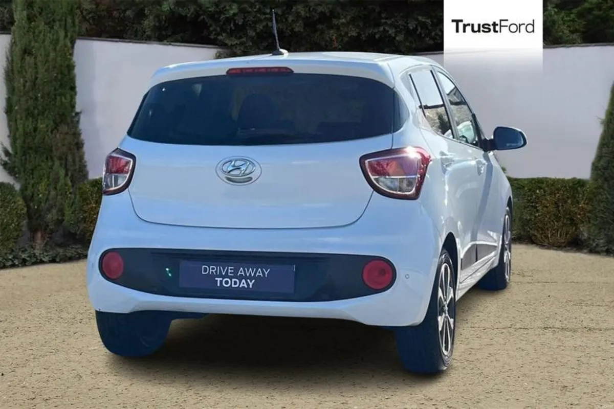 Hyundai i10 1.2 Premium SE 5dr- Heated Front Seats - Image 4
