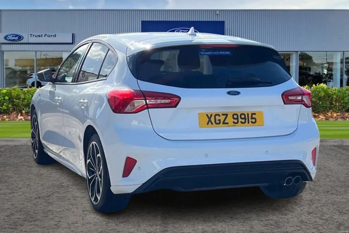Ford Focus 1.0 EcoBoost ST-Line Vignale 5dr- Heate - Image 2