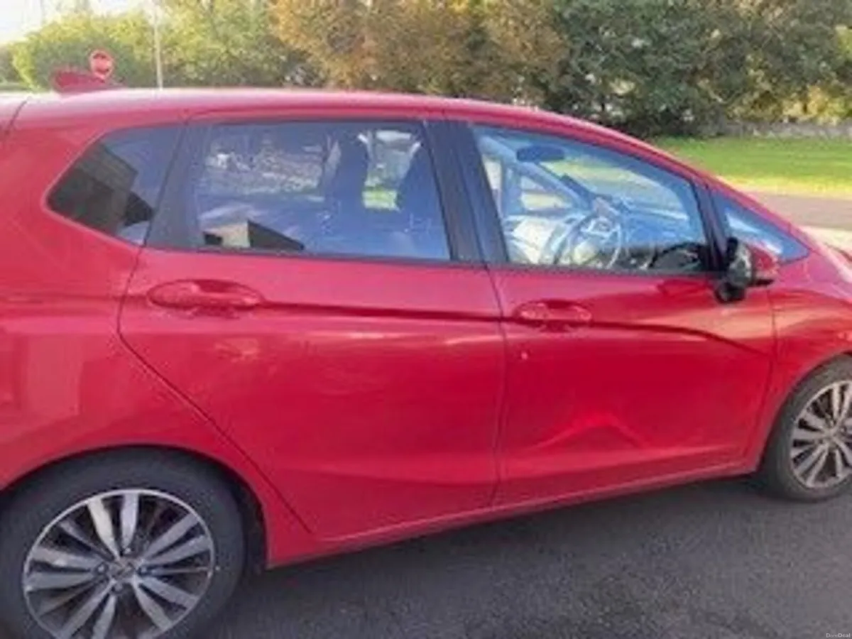 *Honda Jazz 2017**LOW MILEAGE** red Petrol * - Image 4