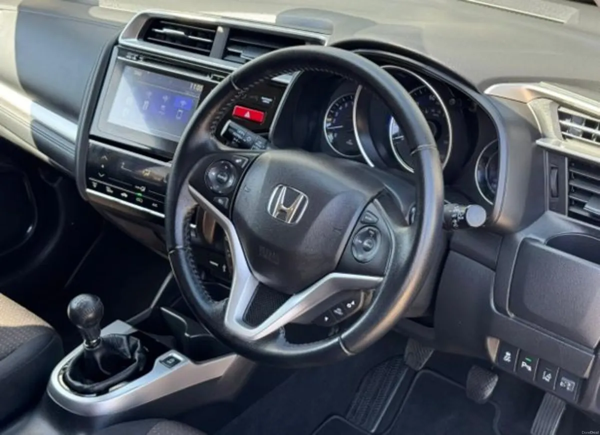 *Honda Jazz 2017**LOW MILEAGE** red Petrol * - Image 6