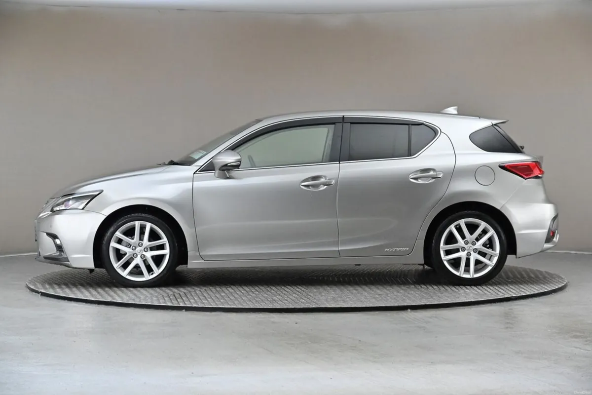 Lexus CT 1.8 VVT-i HEV **MEMO LEATHER SEATS** - Image 5