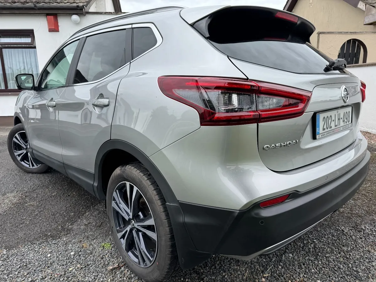 Nissan Qashqai 1.3 PET SV PREMIUM DCT *Pan Roof* - Image 3