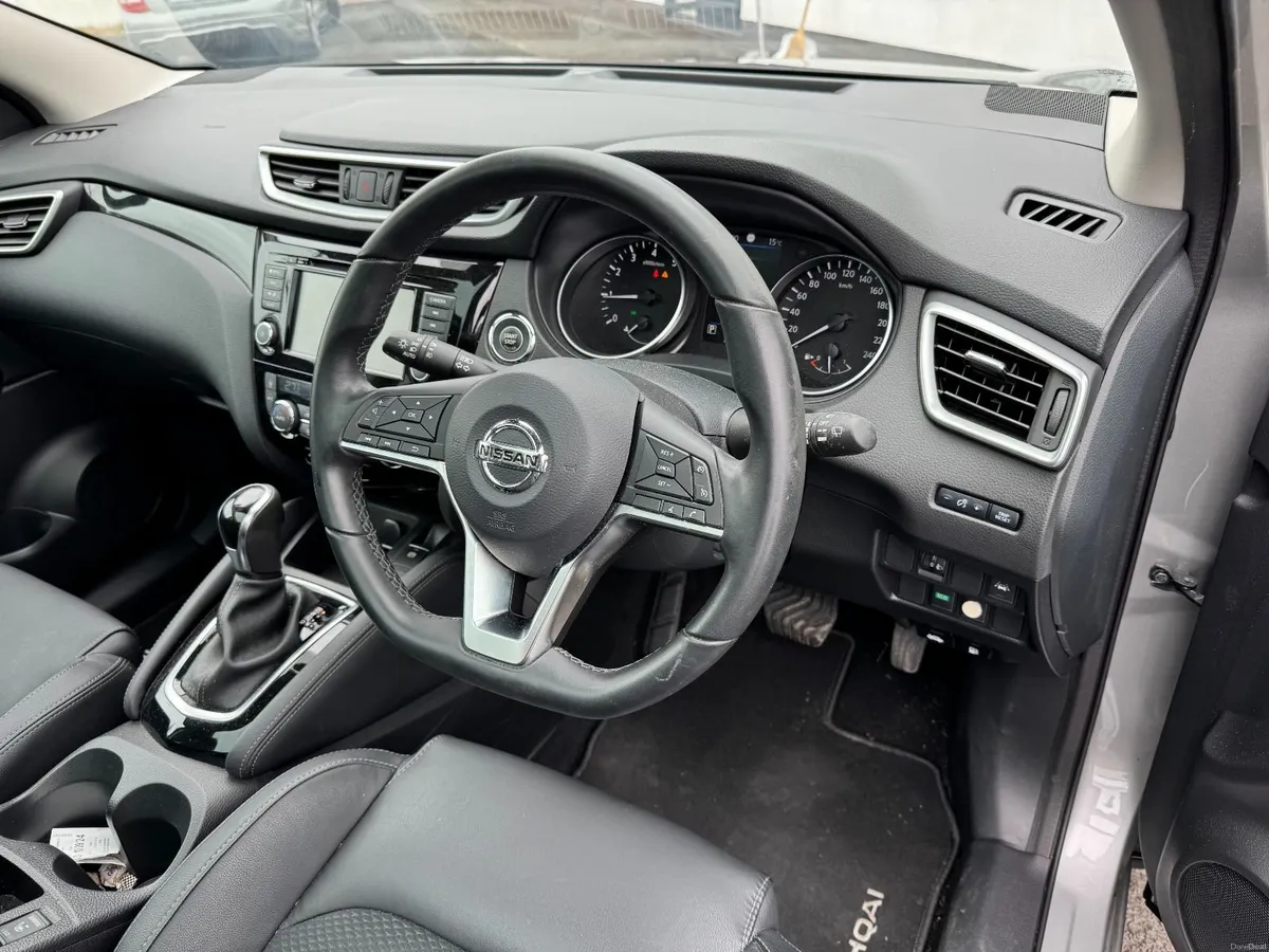 Nissan Qashqai 1.3 PET SV PREMIUM DCT *Pan Roof* - Image 5