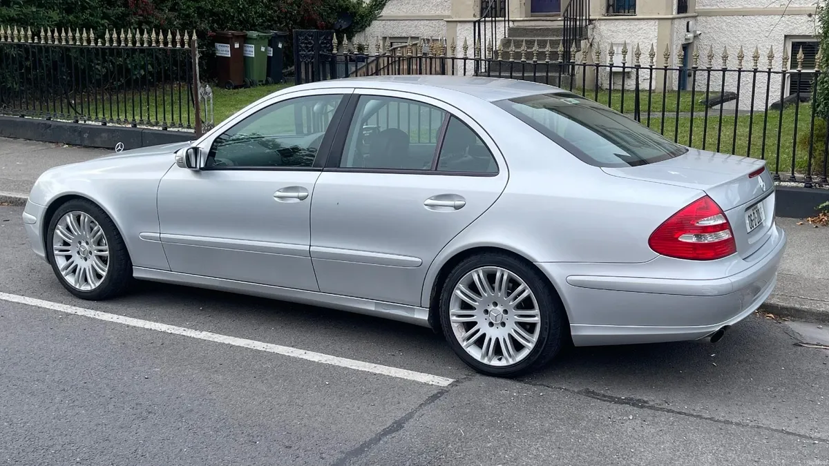 Mercedes-Benz E-Class 2006 - Image 2