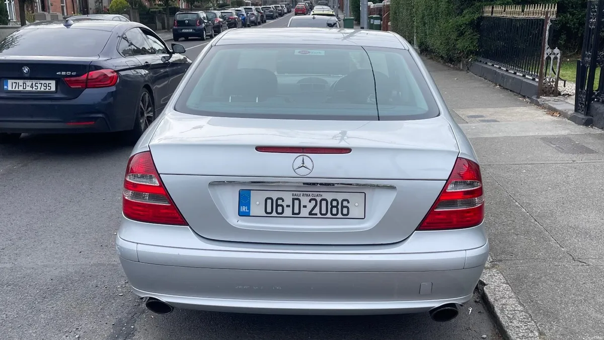 Mercedes-Benz E-Class 2006 - Image 3