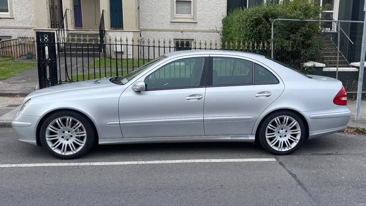 Mercedes-Benz E-Class 2006 - Image 4