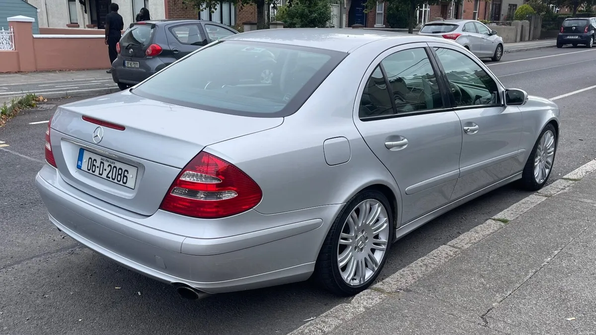 Mercedes-Benz E-Class 2006 - Image 6