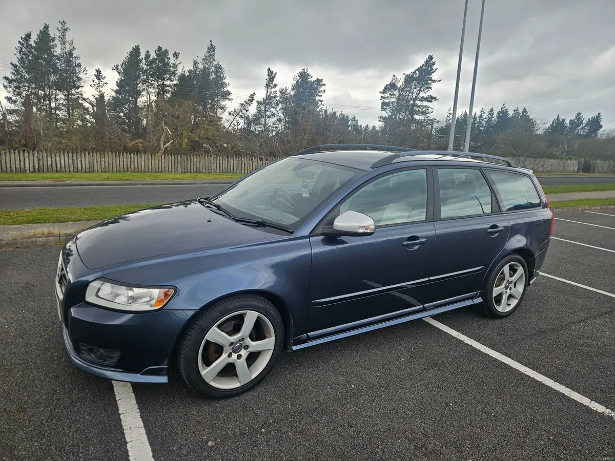 Volvo V50 1.6D D2 R Design 2011 - Image 1