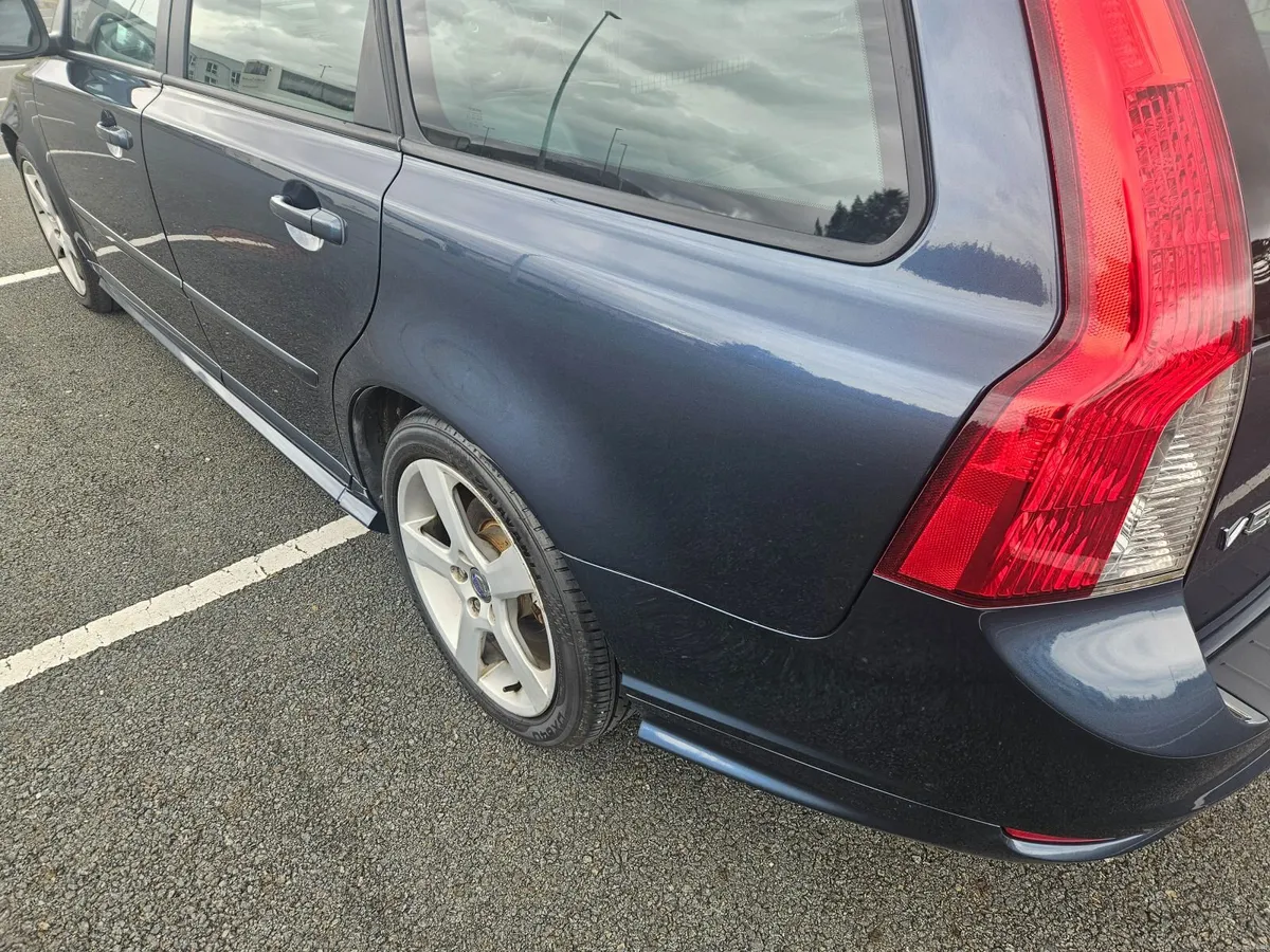 Volvo V50 1.6D D2 R Design 2011 - Image 4