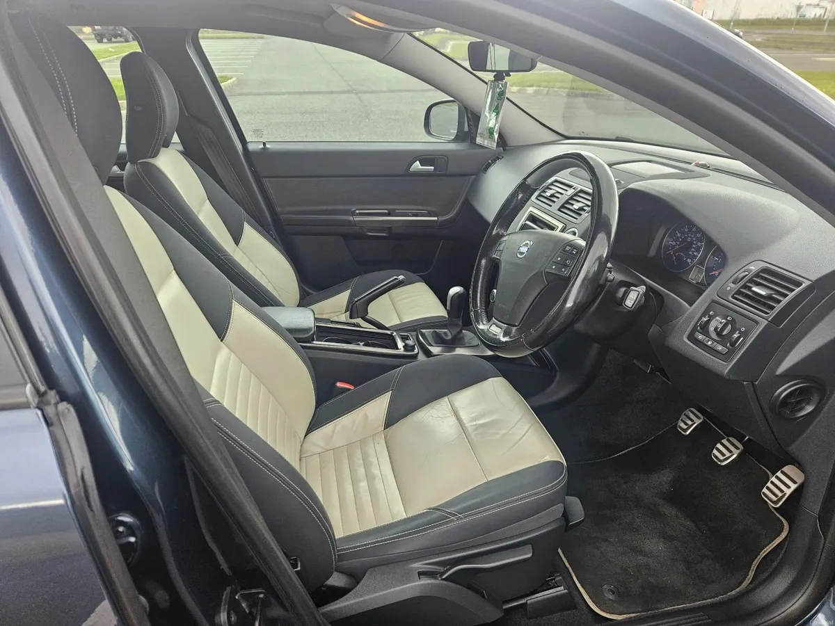 Volvo V50 1.6D D2 R Design 2011 - Image 6